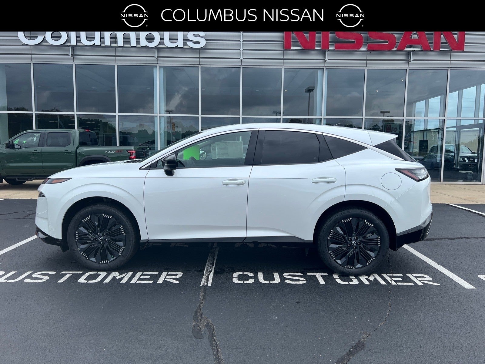 2026 Nissan Murano Platinum in White — front three-quarter view