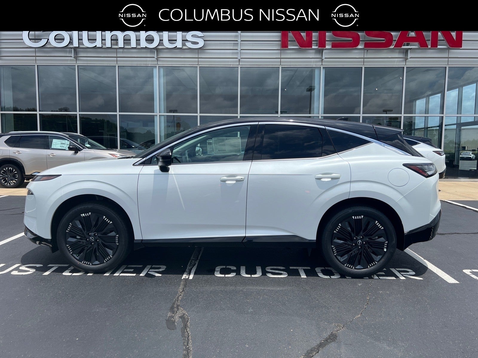 2026 Nissan Murano Platinum in White — front three-quarter view