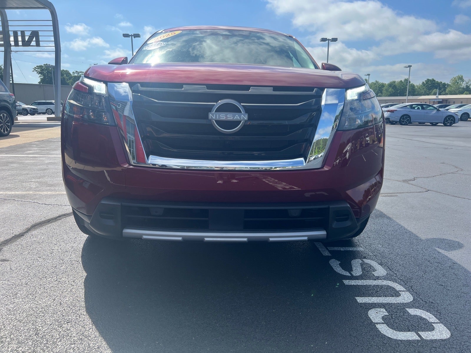 2025 Nissan Pathfinder — side profile view