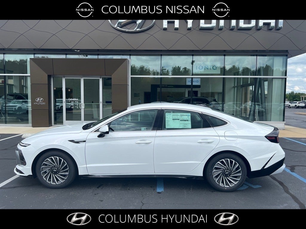 2025 Hyundai SONATA Hybrid SEL in White — front three-quarter view