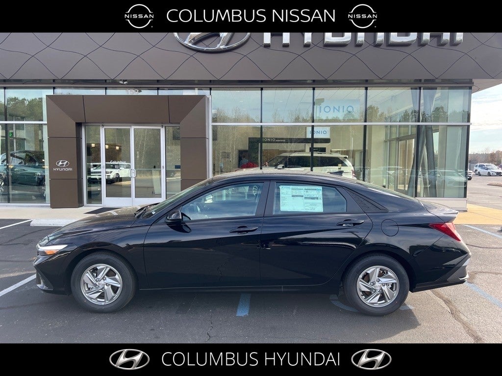 2026 Hyundai ELANTRA SE in Black — front three-quarter view